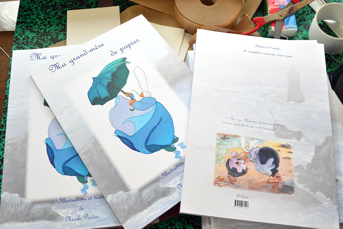 Ma Grand-mère de papier dédicacé+3marque pages+1carte. Album Bretagne renfermant texte et aquarelles. – Image 3